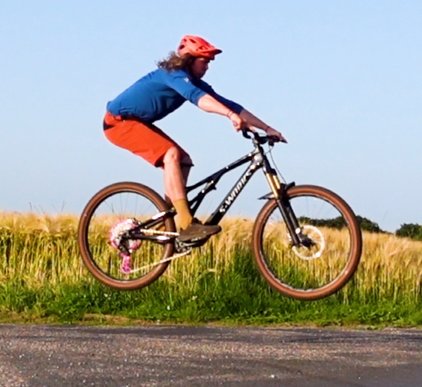 Bunny-hop-Master-class-Rick-Koekoek-Guinness-world-record-holder-bunny-hop-stap 6 - landen - strek je benen